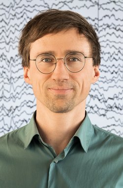 Dr. Michael Skeide